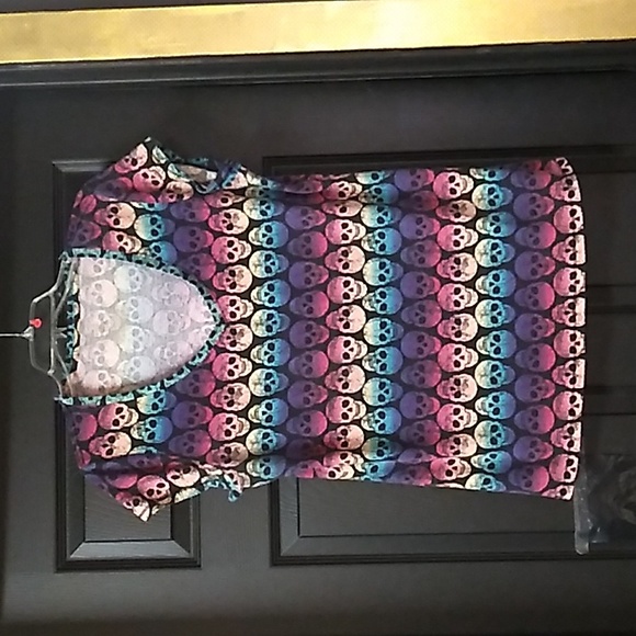 No Boundaries skull top. - Picture 1 of 8